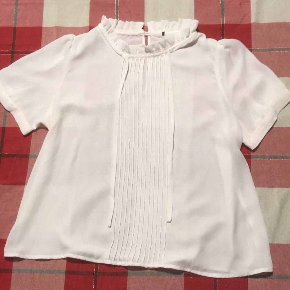 White creme ruffle collar blouse